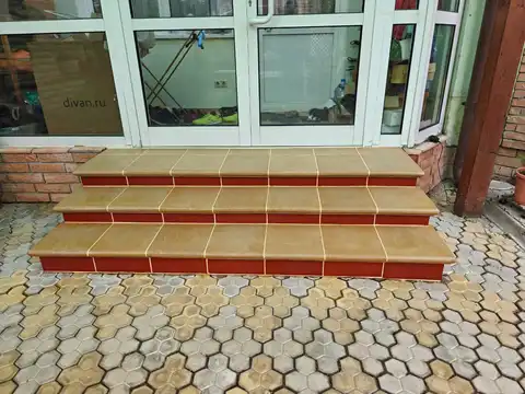 Коллекция Флоренция, цвет бежевый. Входная группа магазина. 