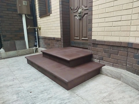 Крыльцо частного дома, Московская область, цвет шоколад, коллекция Флоренция