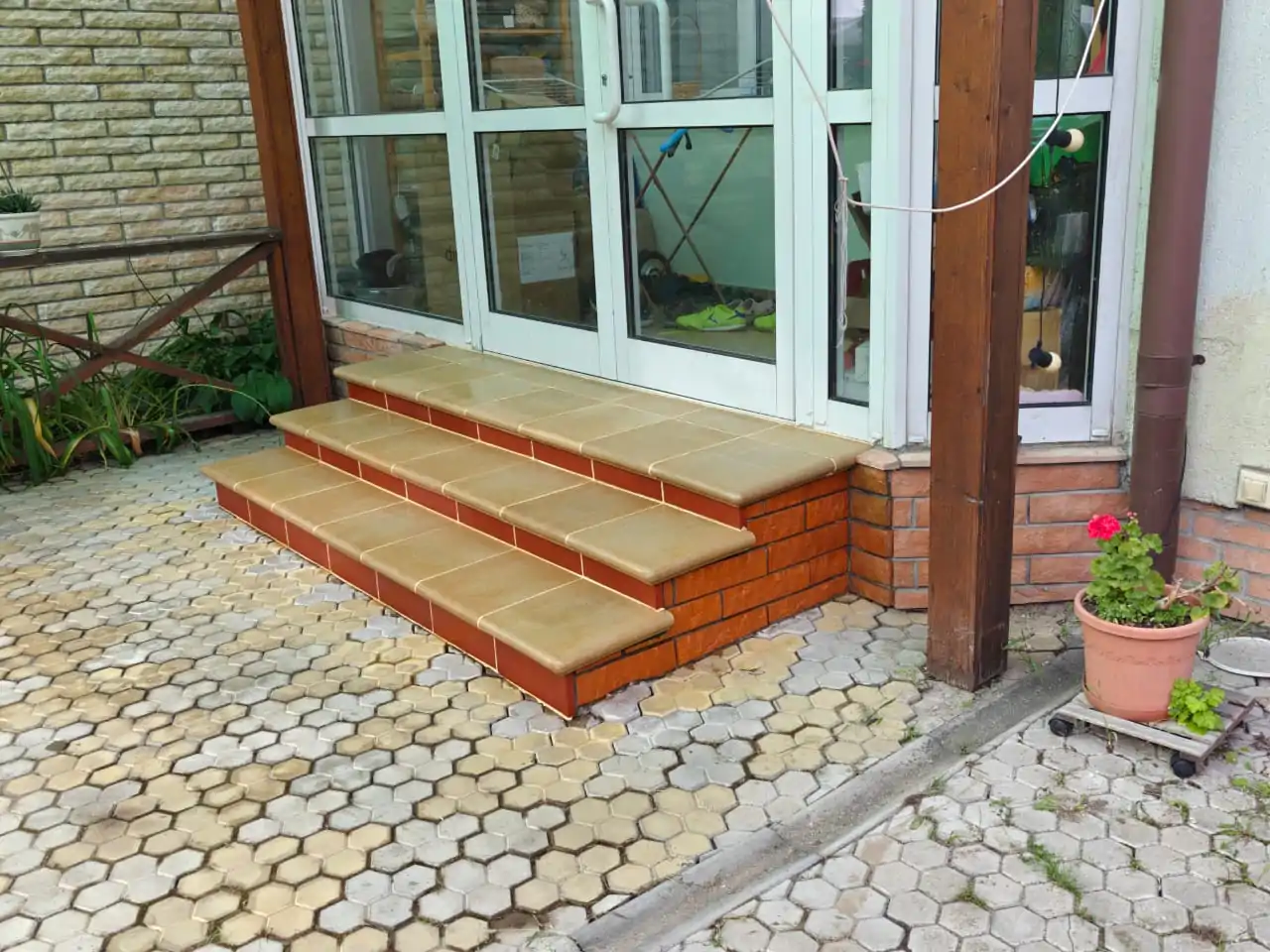 Укладка плитки на бетонное основание